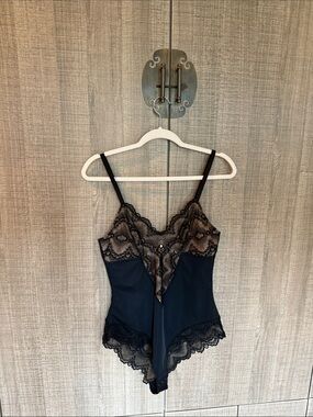 Pinsy Sculpting Lace Shapewear Bodysuit